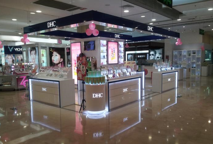 化妝品展柜設(shè)計，效果圖和實際情況會有差別