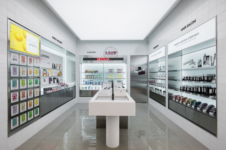 化妝品展示柜怎么才能保持表面涂料長(zhǎng)久不變色？