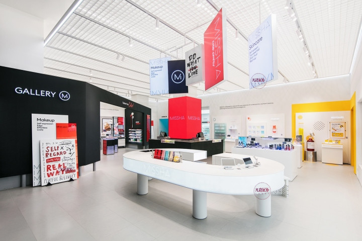 化妝品店展柜設(shè)計(jì)的好，可以提升25%的銷量！