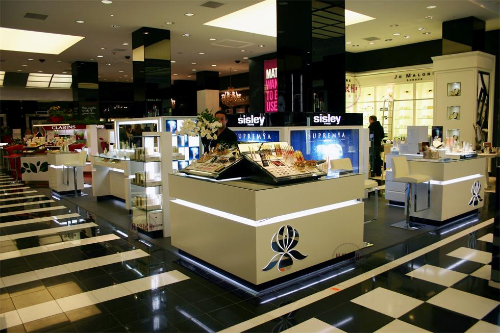 烤漆化妝品展柜好不好？展柜烤漆的工藝技巧！