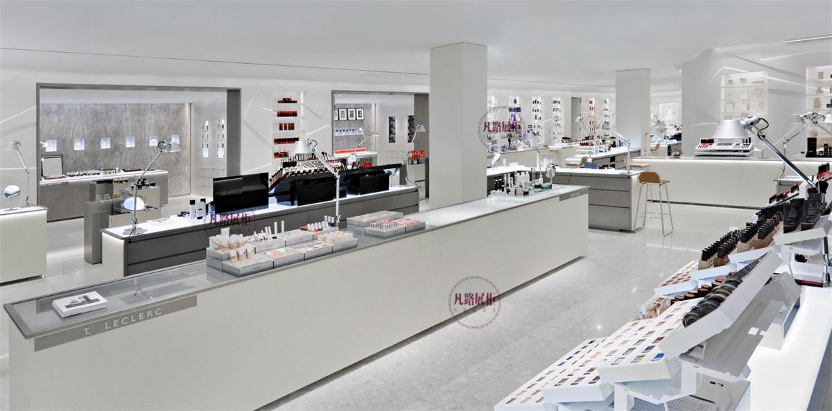 化妝品店裝修找裝修公司好還是找展柜廠好?
