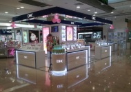 化妝品展柜設(shè)計(jì)，效果圖和實(shí)際情況會(huì)有差別