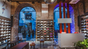 沈陽Adidas大品牌定制鞋子展柜柜臺，現(xiàn)場效果
