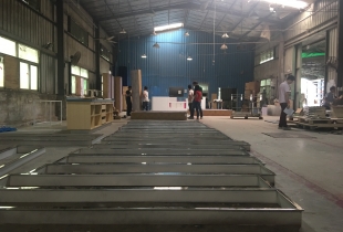 凡路展柜廠生產(chǎn)車間實景圖