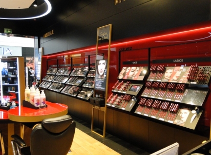 訂做化妝品展示架一般需要多少錢？
