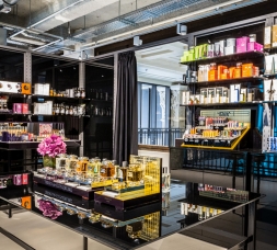 香水護(hù)膚品店展柜案例效果圖